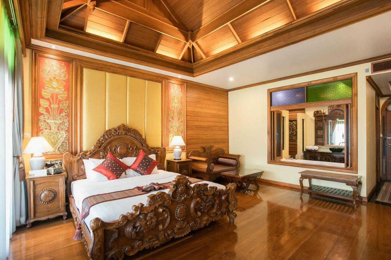 Luxury King Bed with Spa bathtub and Private Balcony