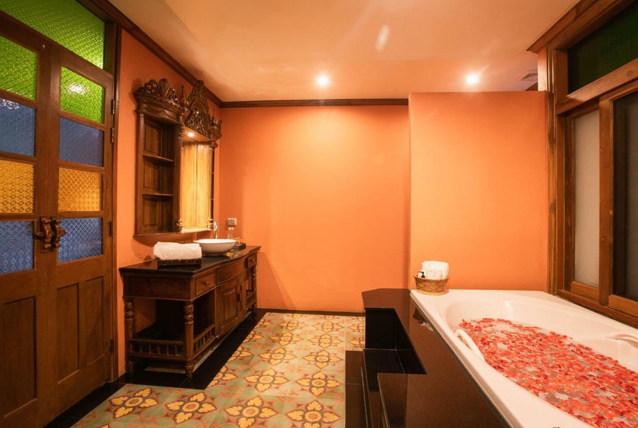 Executive Suite with Pool Access
