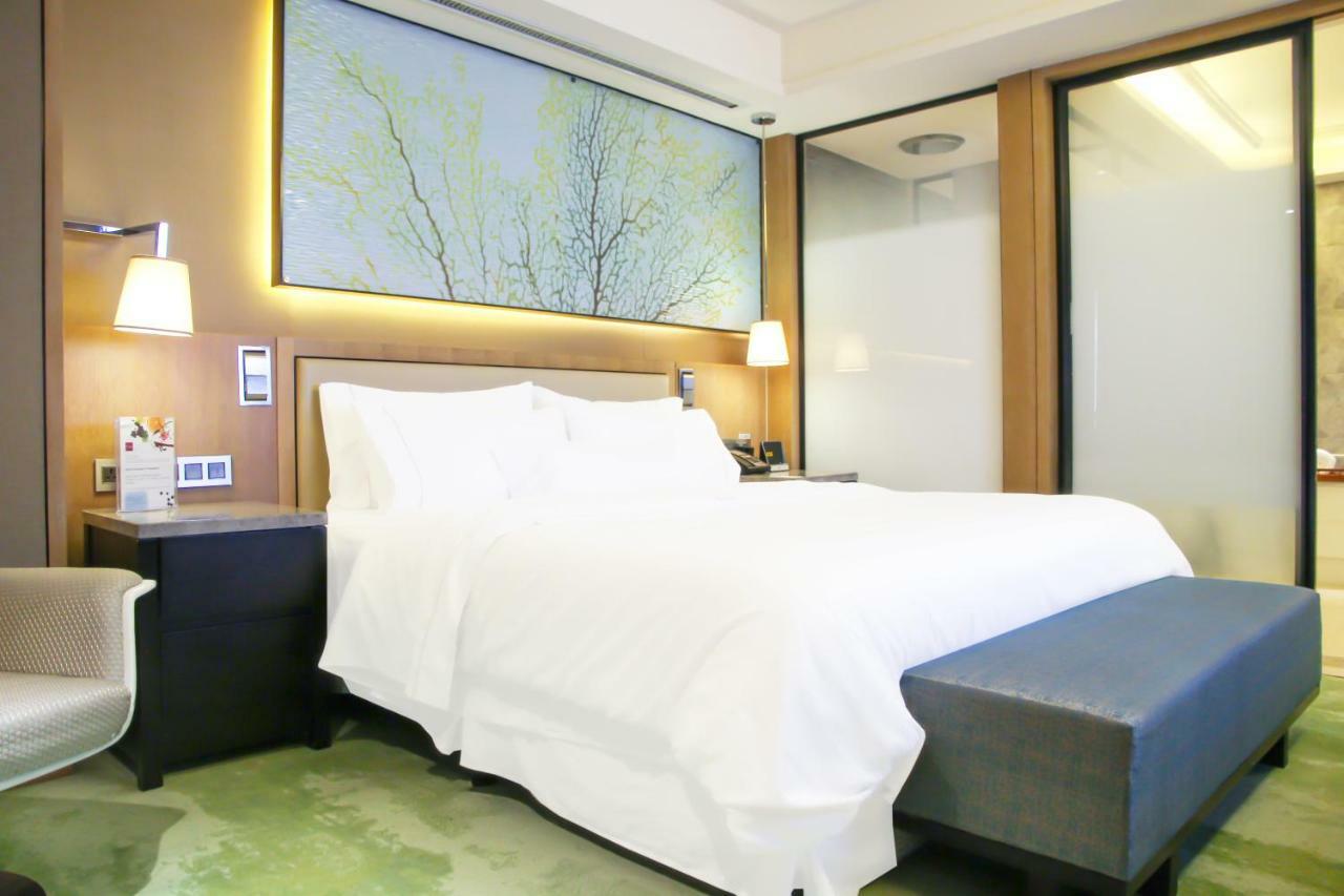Guest room 1 King City view Mid floor,790749942:JPEG