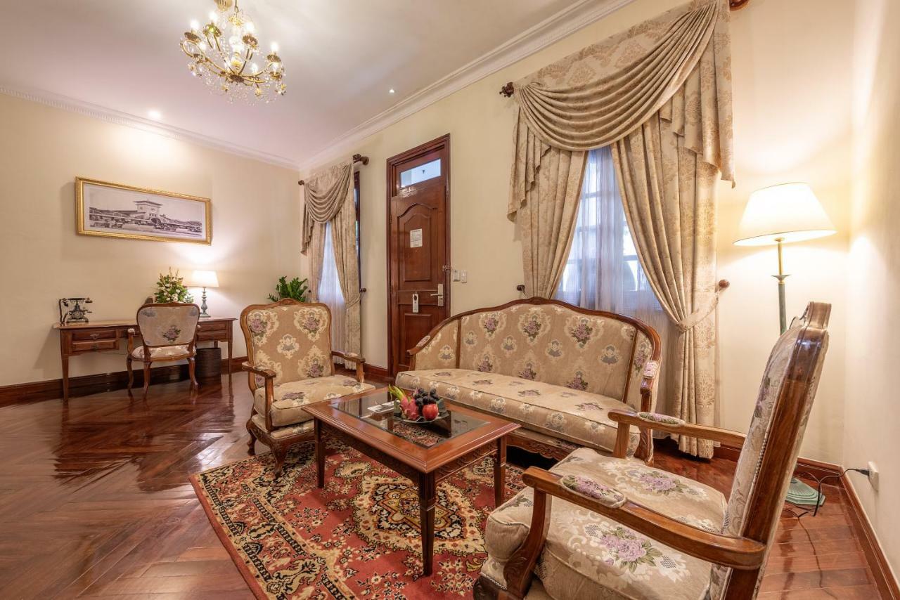 Grand Executive Suite King City View or Balcony View
