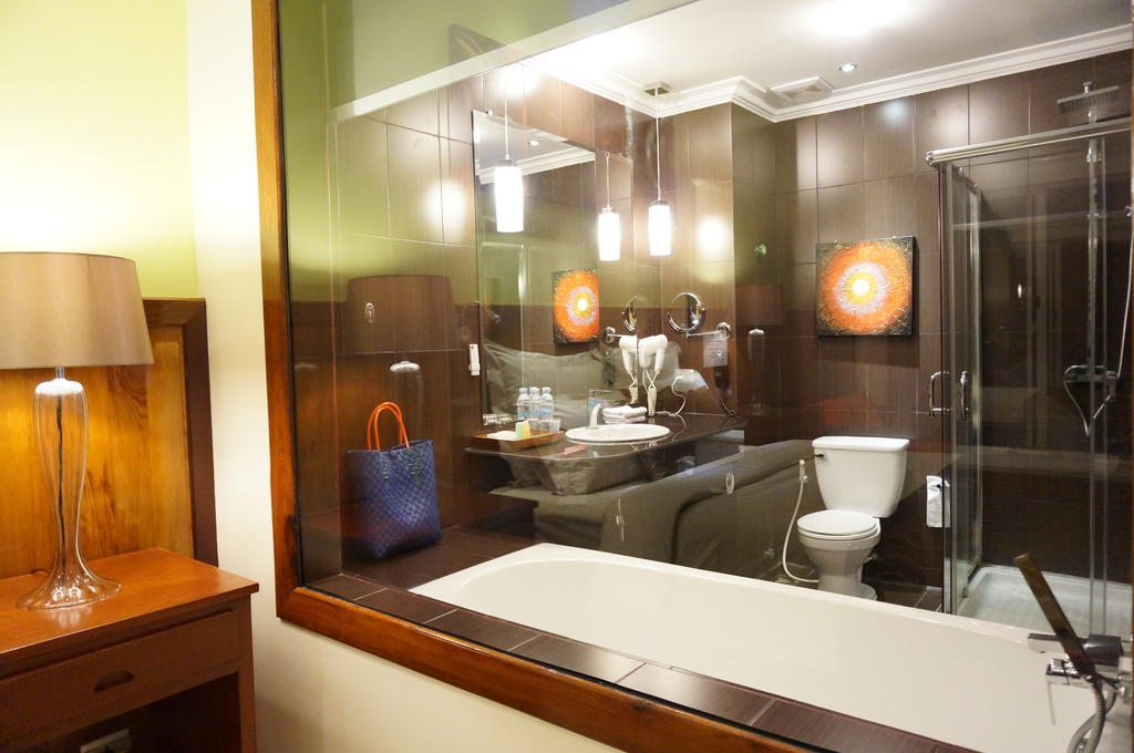 Deluxe Twin-Pool View