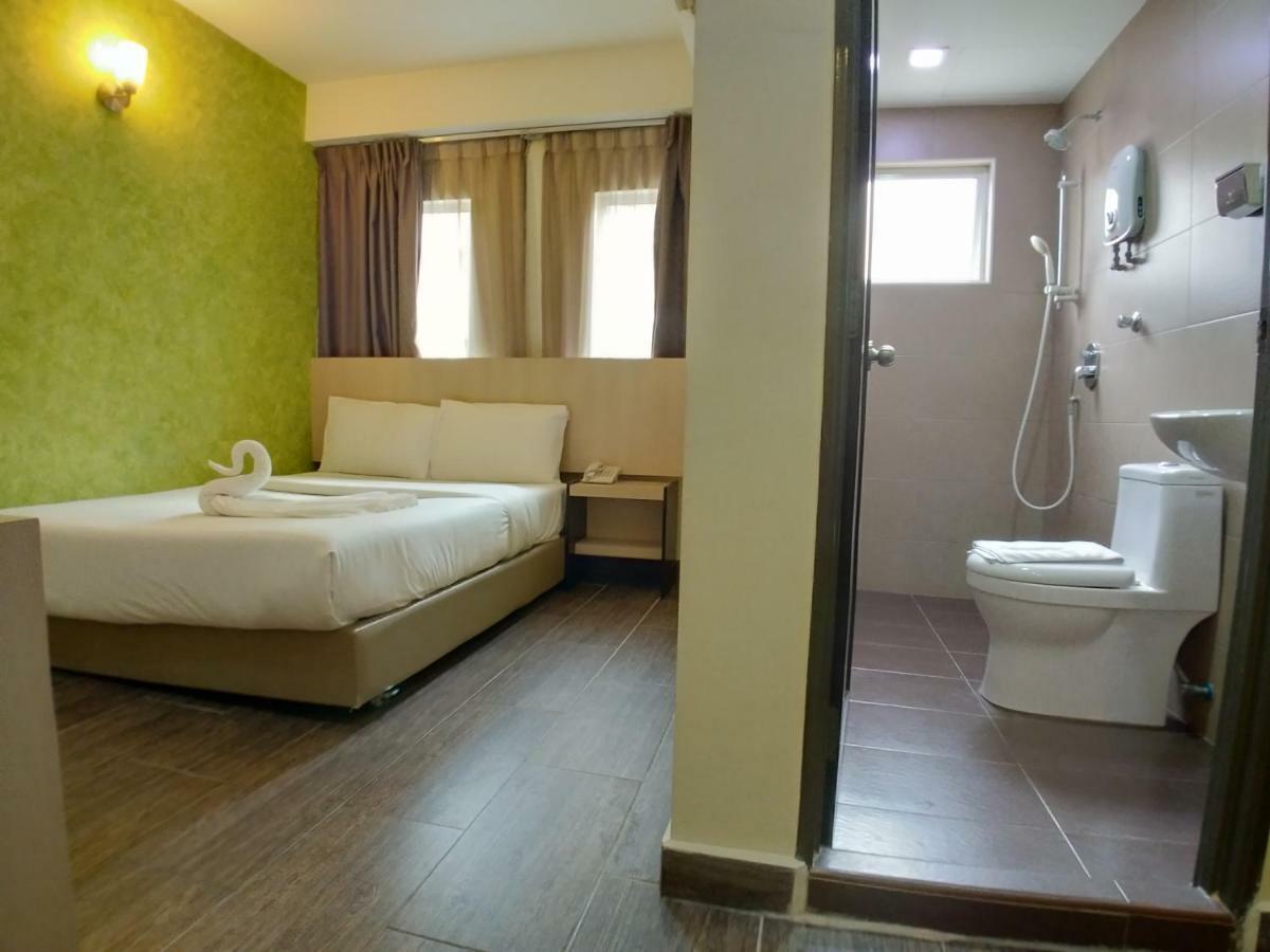 Premier Queen Room