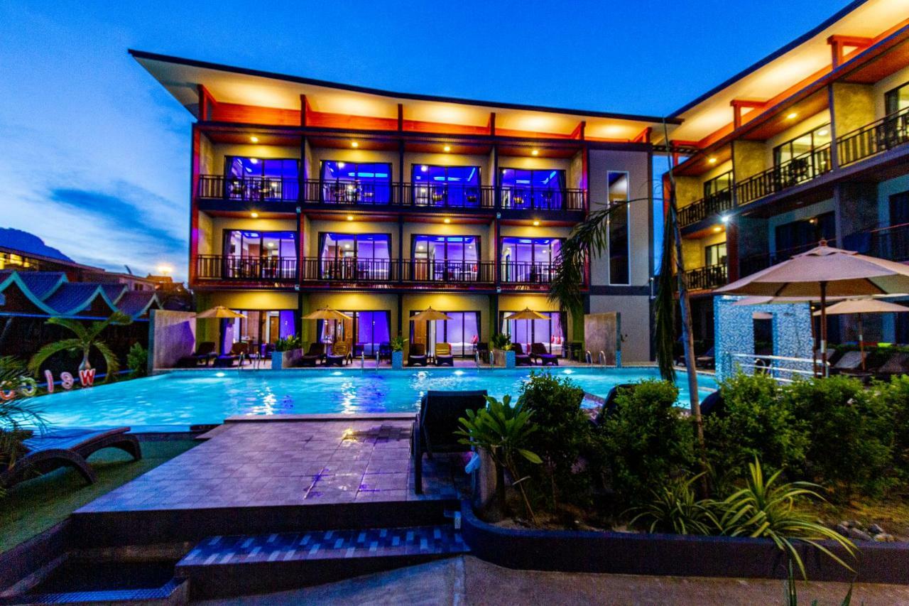 Deluxe Double Room with Pool Access