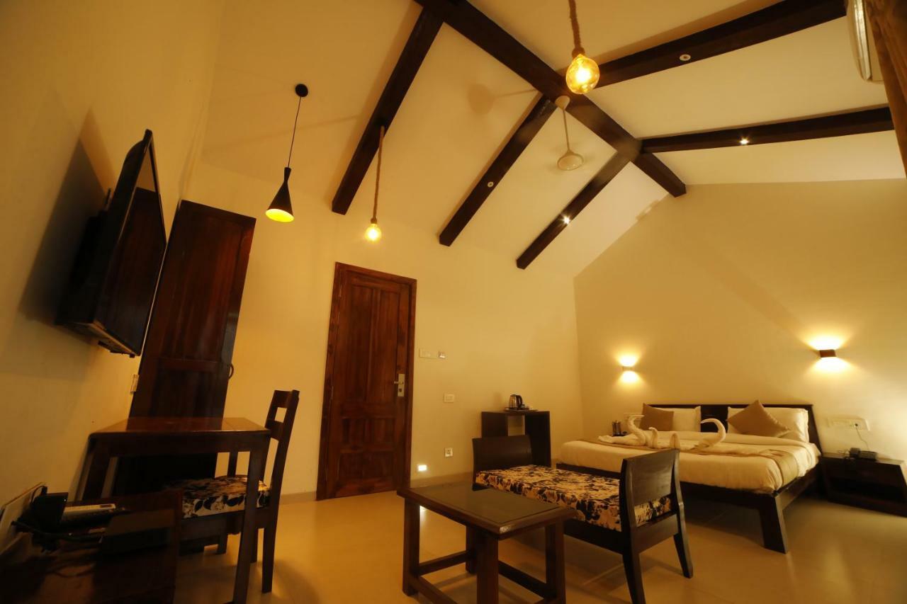 Superior King Room with Bathtub