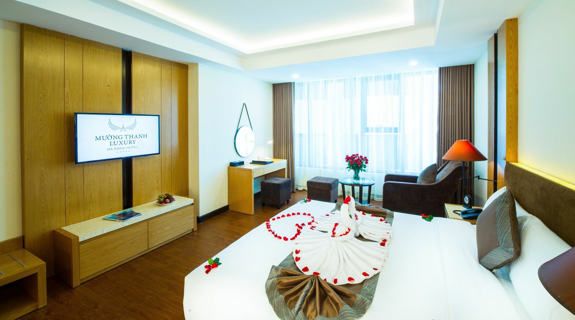 Deluxe Zimmer mit Kingsize-Bett und Stadtblick