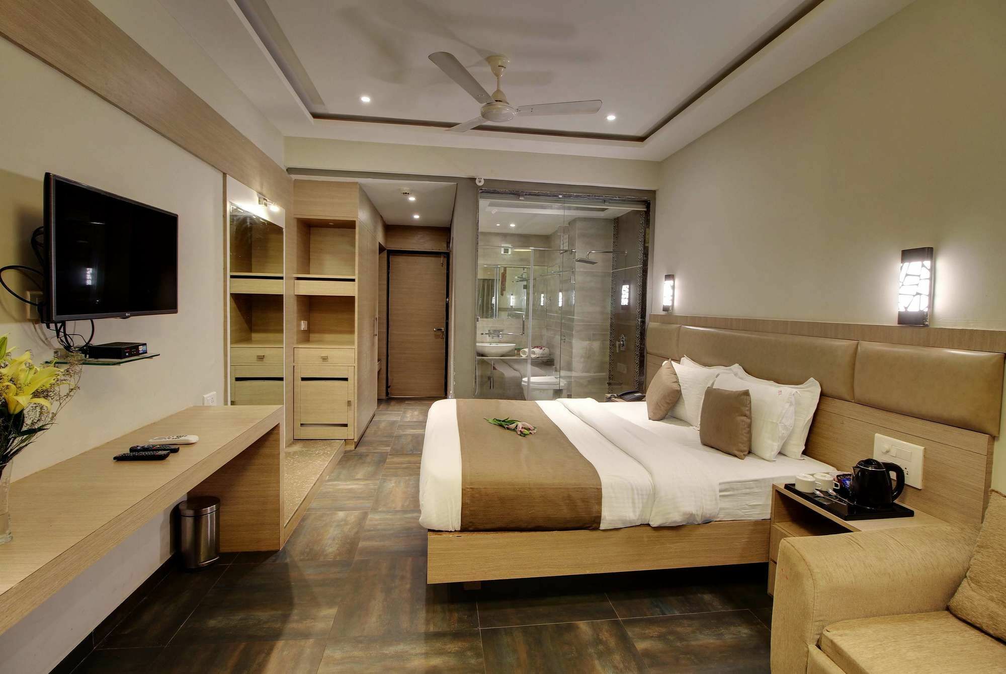 Queen Room with Pool View