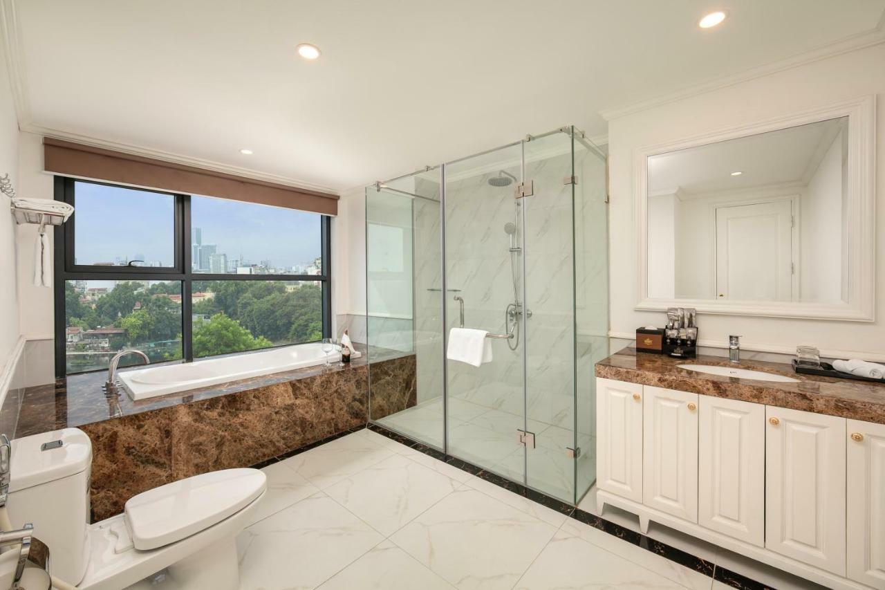 Executive Suite with Lake View