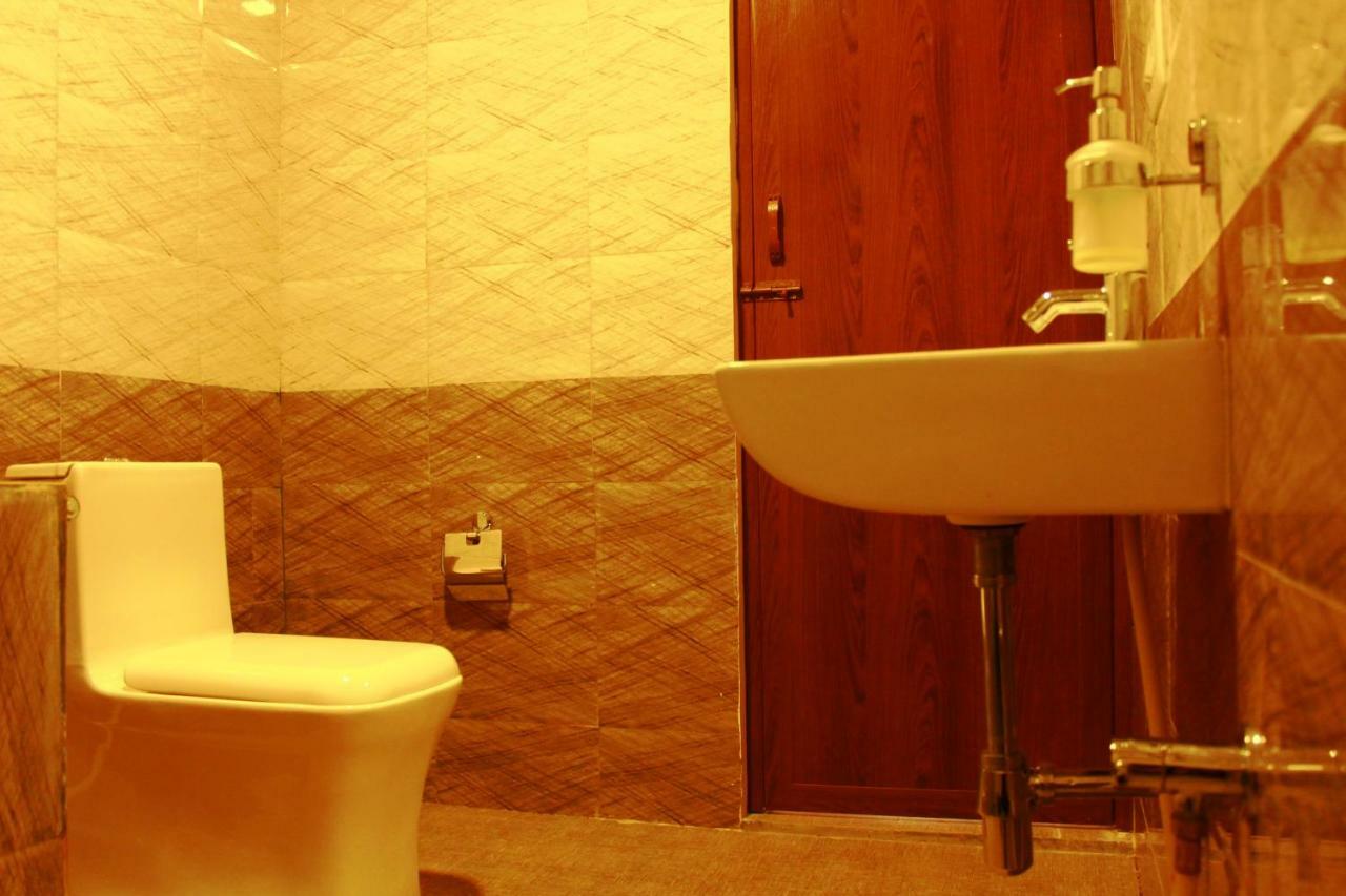 Deluxe Double Room (2 Adults + 1 Child)