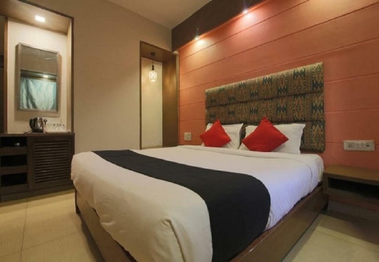 Standard Double Room,893685928:JPEG