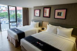 Premier Triple Room Ben Thanh Market View