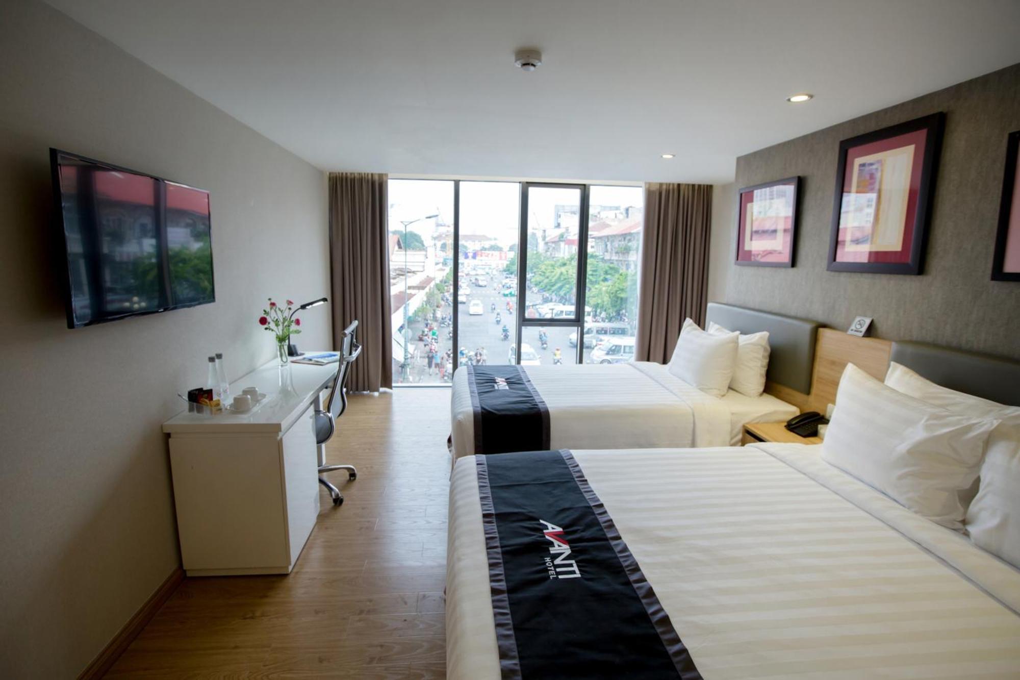 Premier Triple Room Ben Thanh Market View