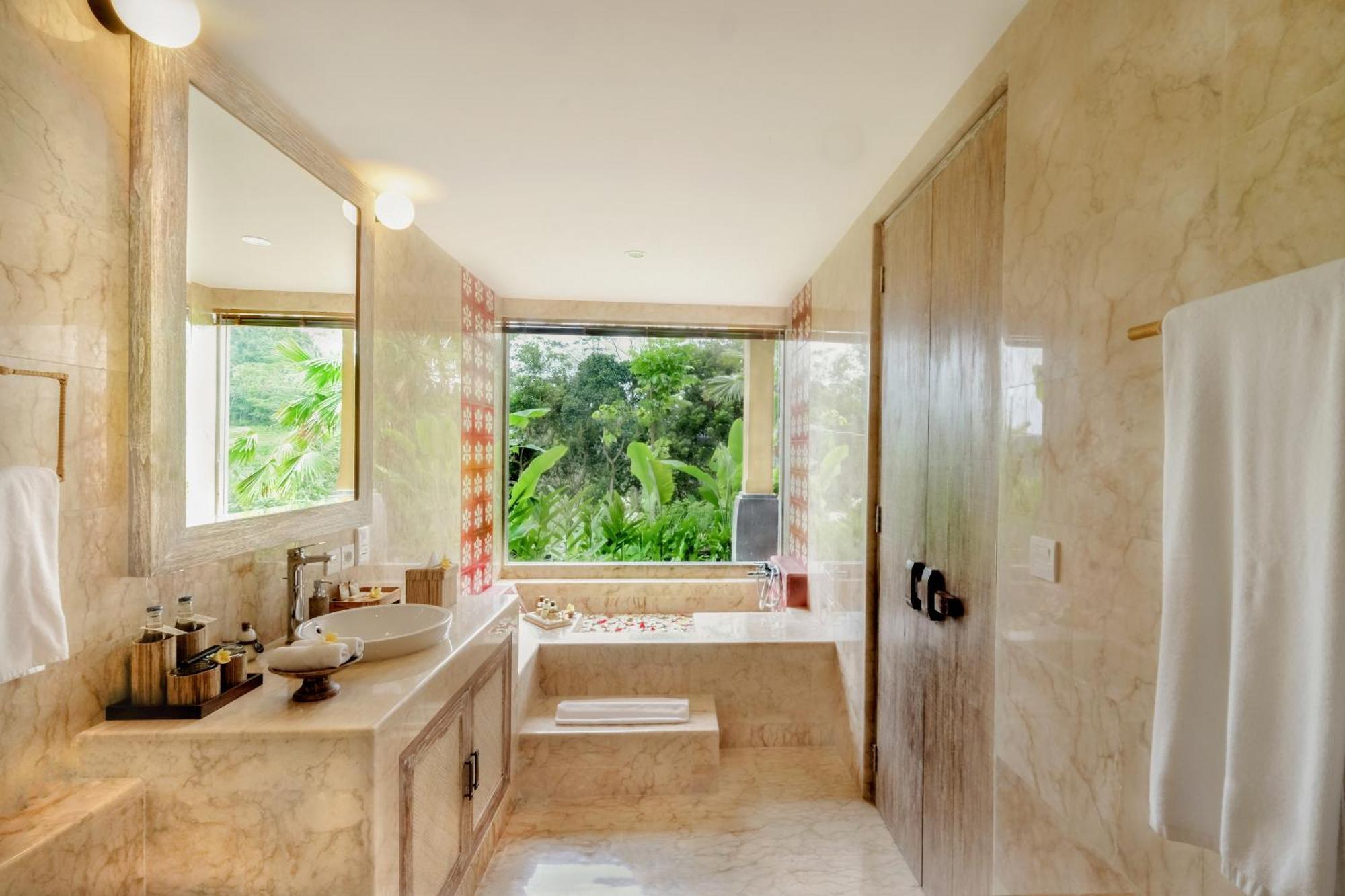 Hot Deal - Lanai Room with Free Benefits