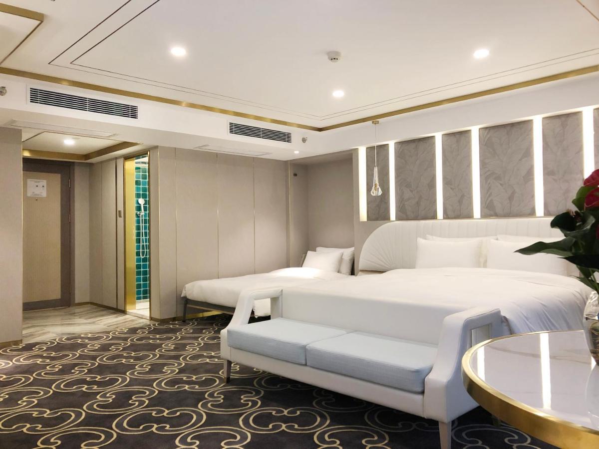 Deluxe Family Room