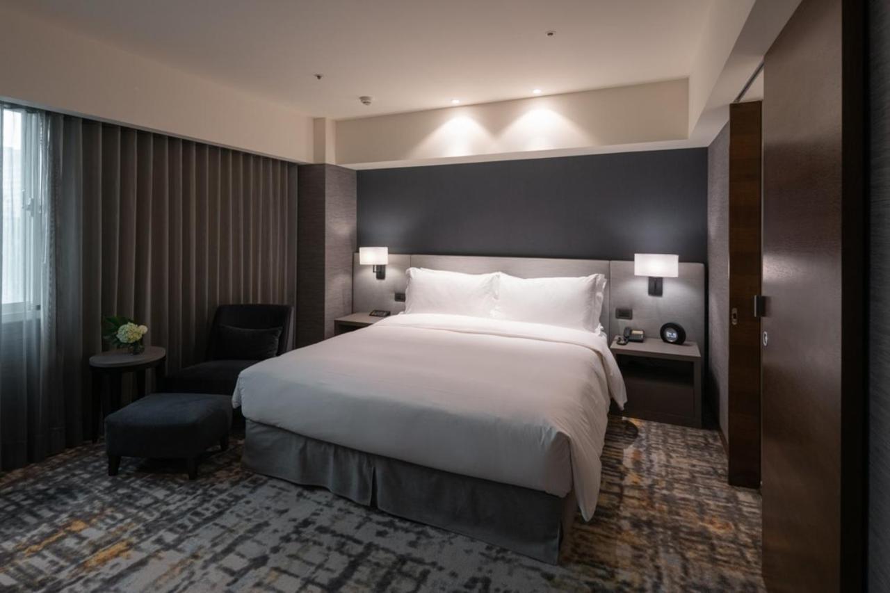 Fullerton Room,1318375885:JPEG