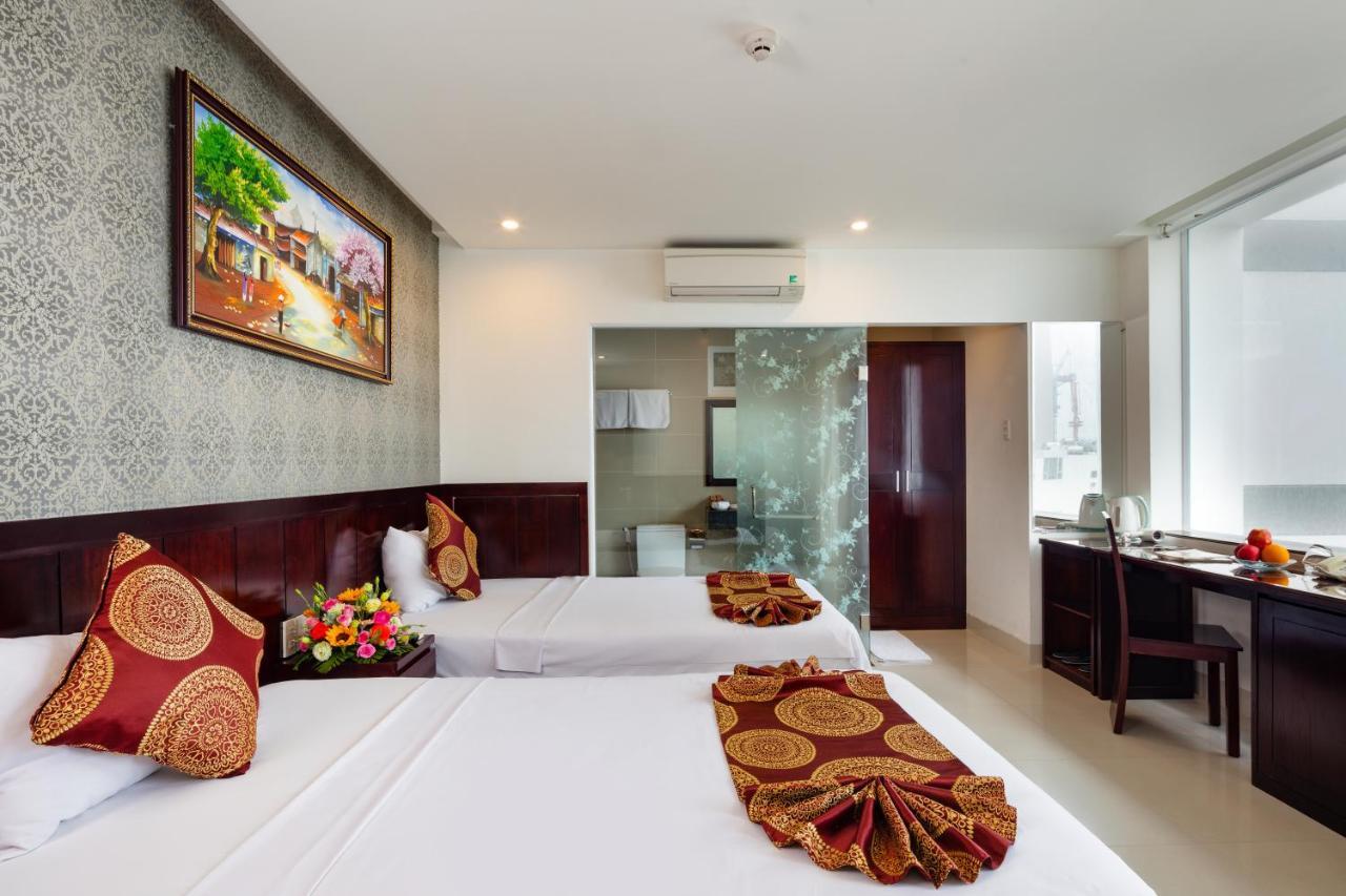 Deluxe Twin Room Balcony City View