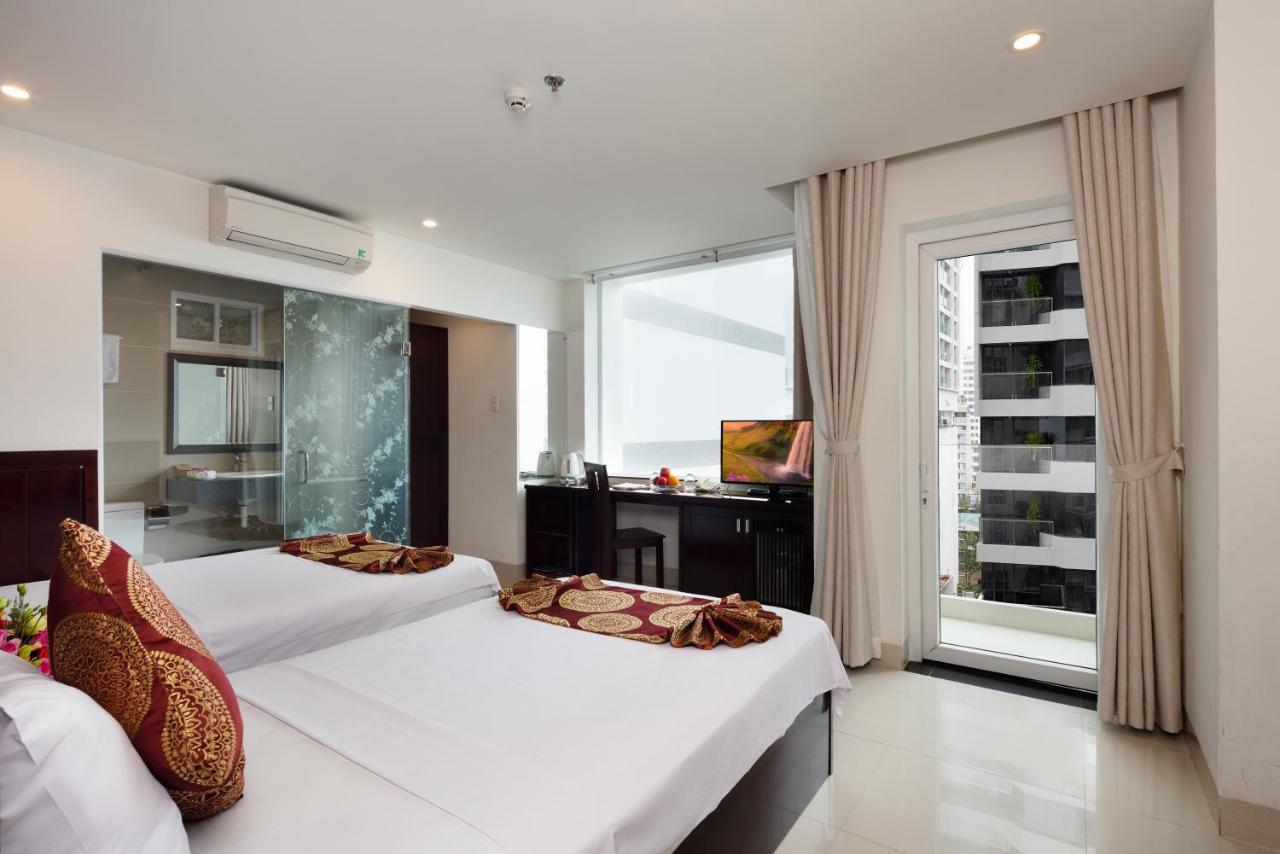 Deluxe Twin Room Balcony City View
