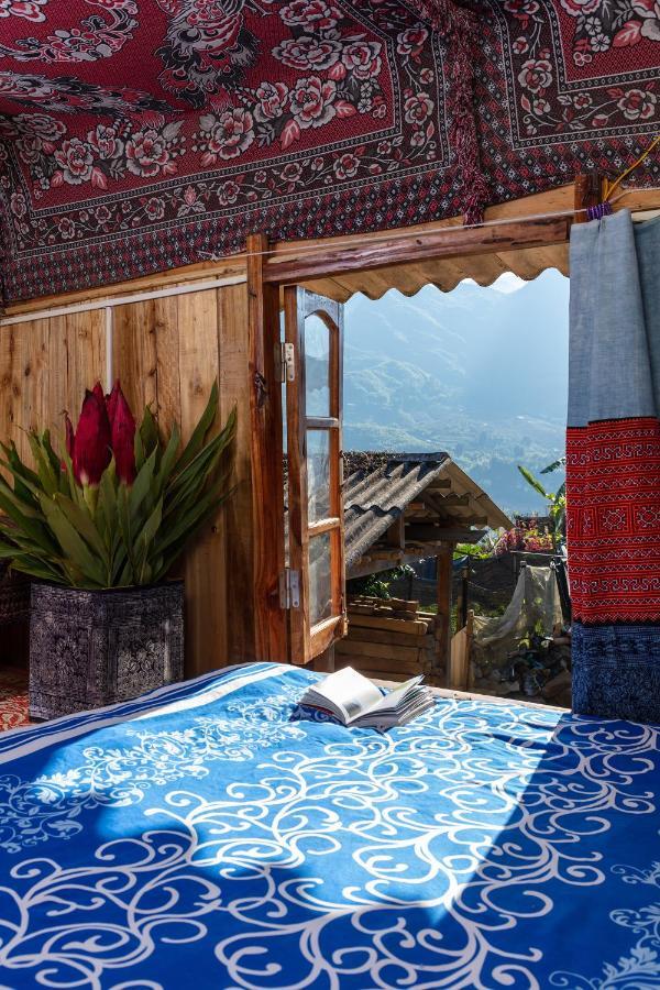 Family Room with Mountain View