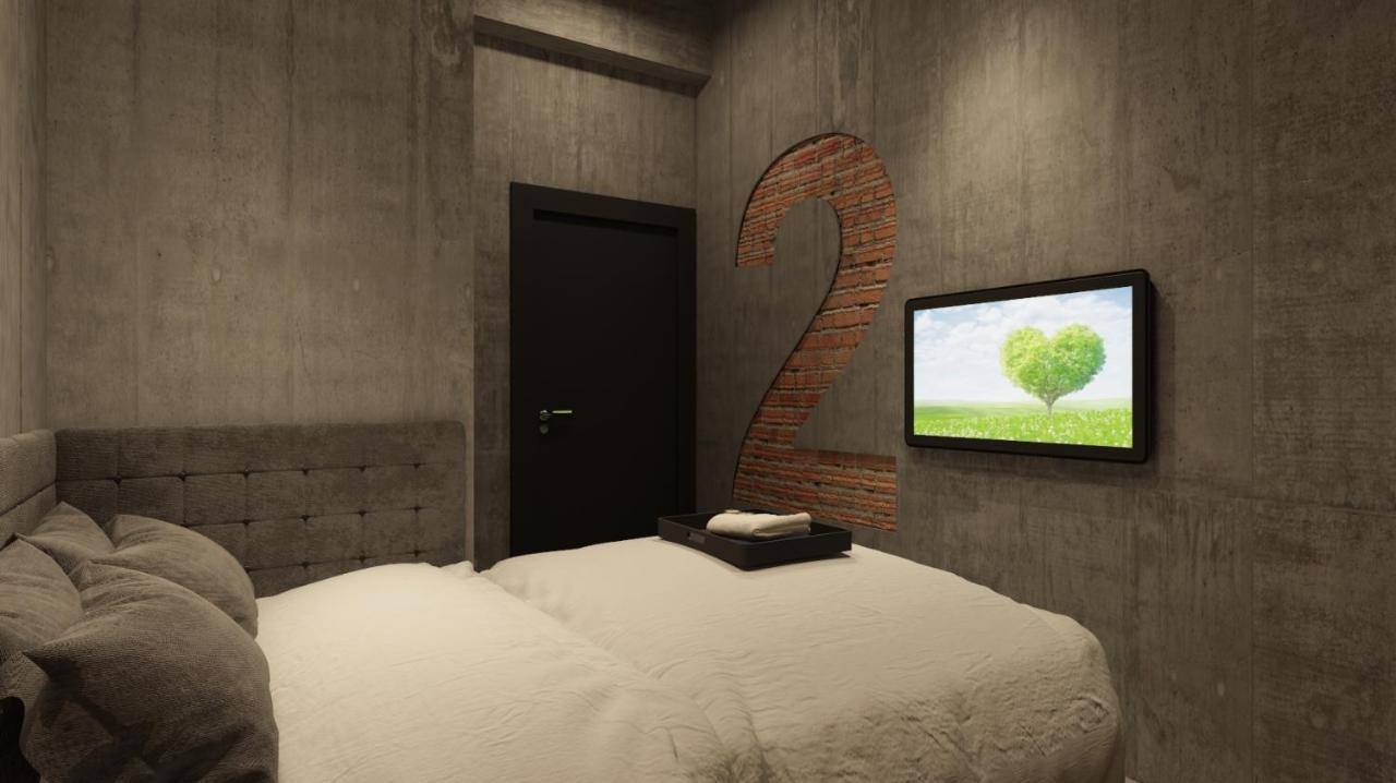 Queen Room without Window