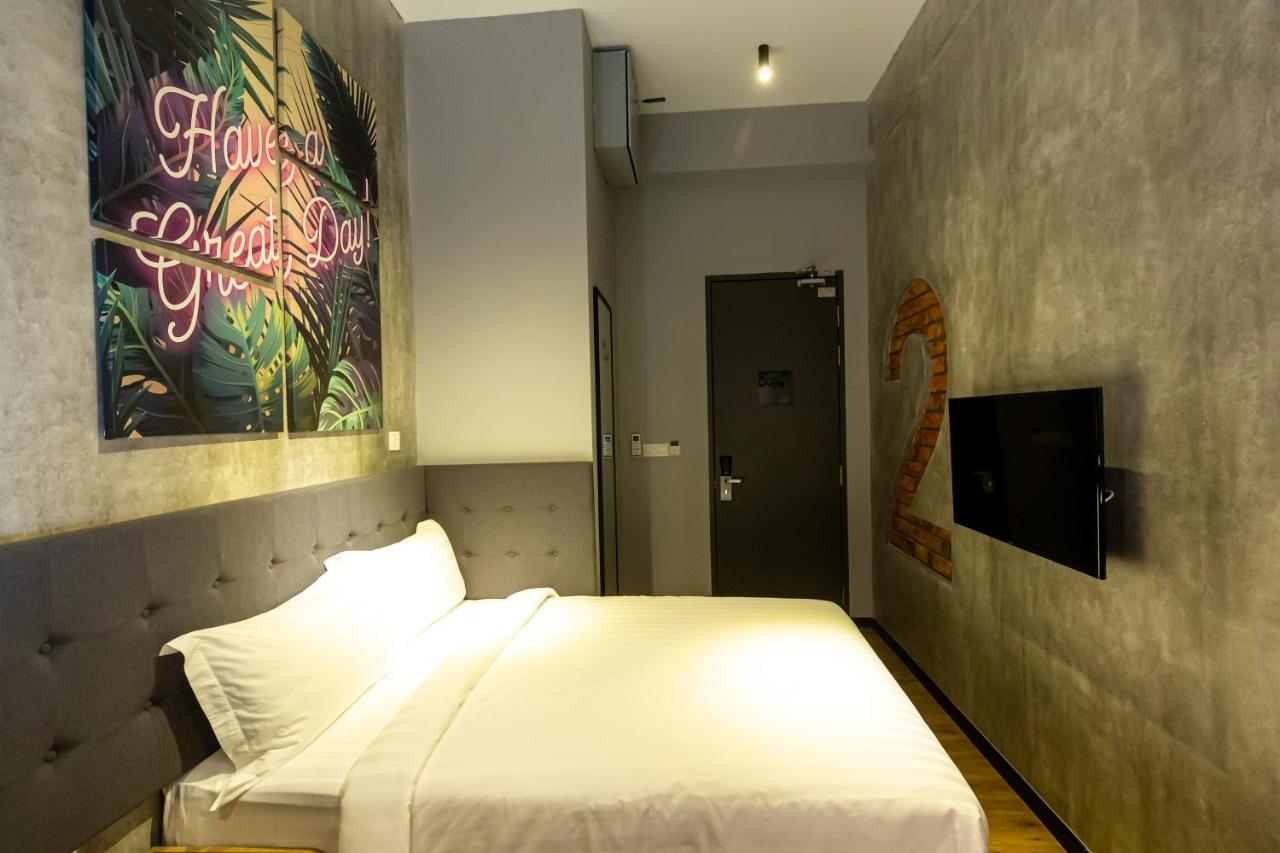 Queen Room without Window