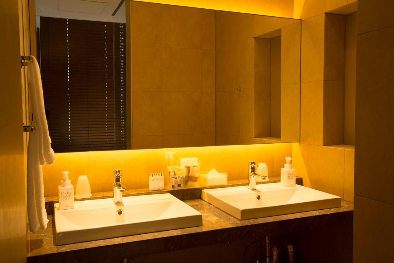 Quarto Premium com 2 Camas de Solteiro e Vista do Banheiro (do 15º ao 16º Andar) - Não Fumantes