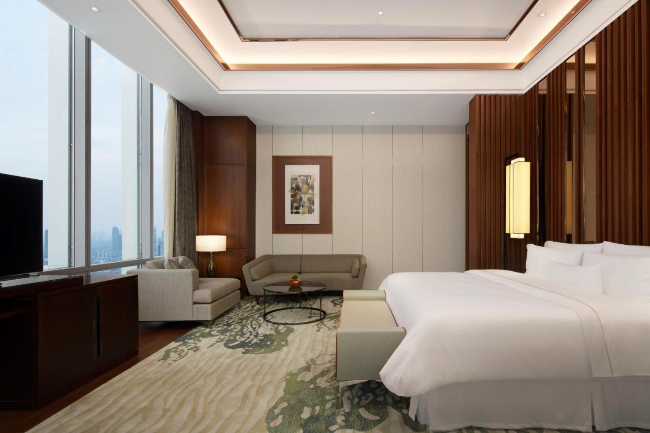 Westin Suite, Club lounge access, Larger Suite, 1 King