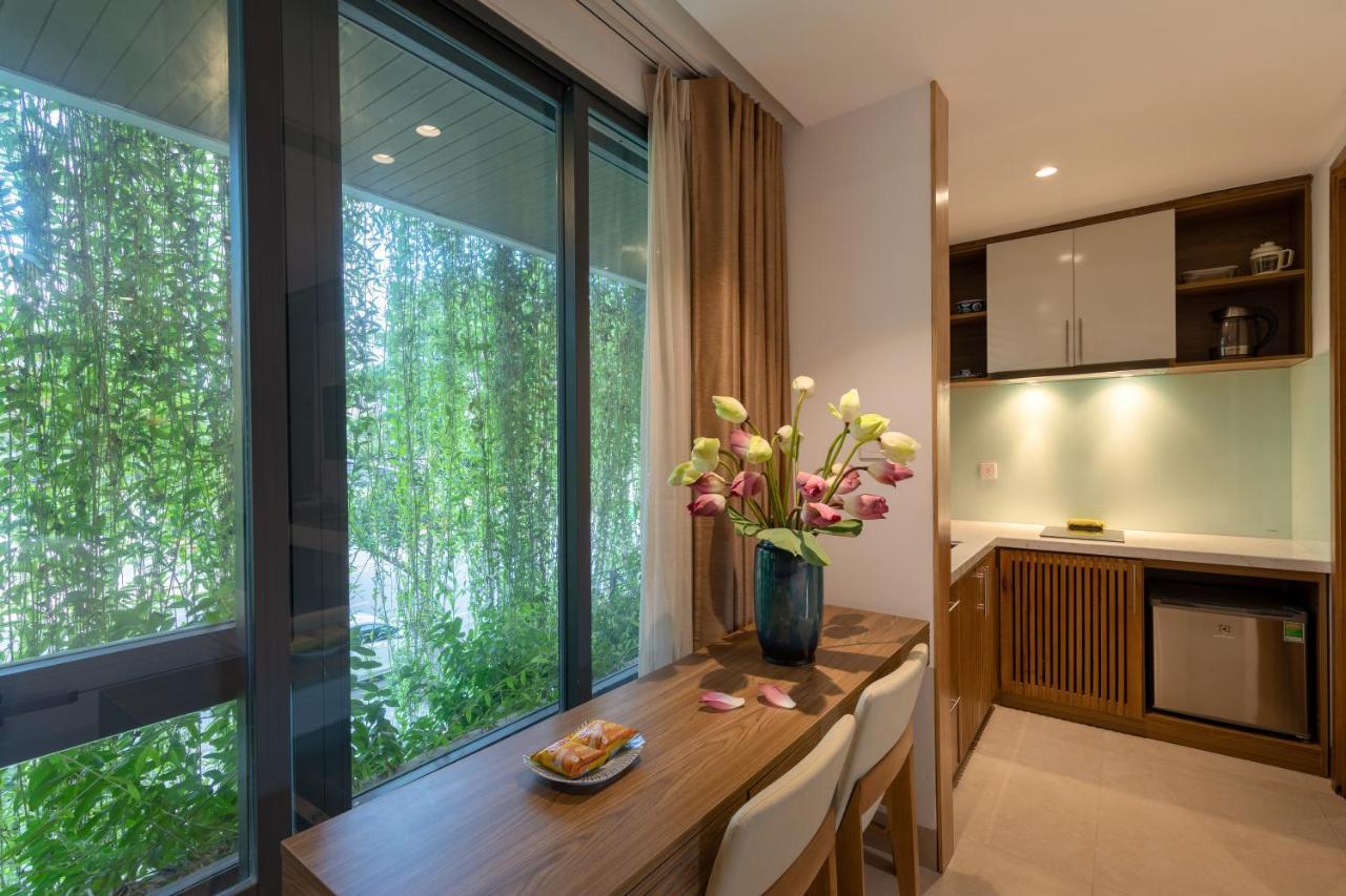 Family Room with Street View and Pool View - No Balcony