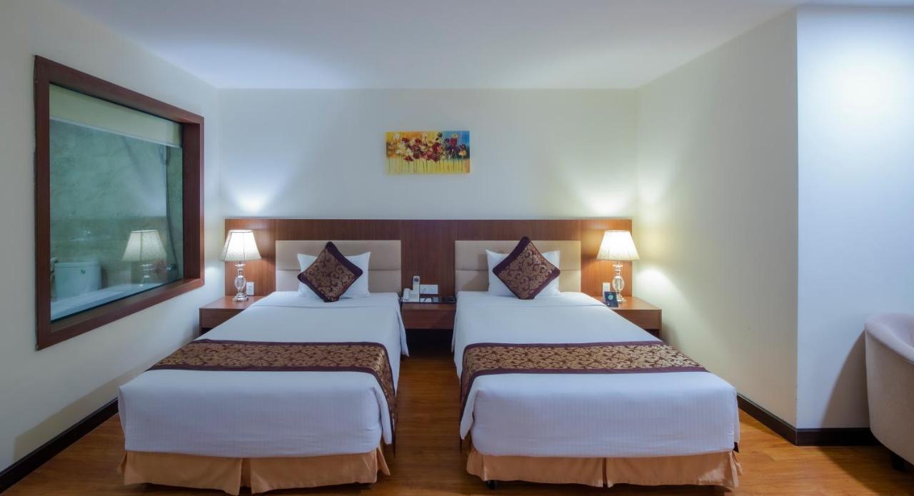 Superior Twin Room with Bathtub