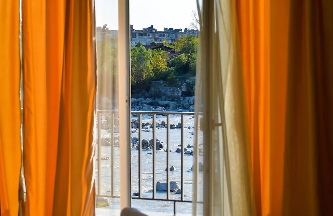 Four Seasons Riverside-1