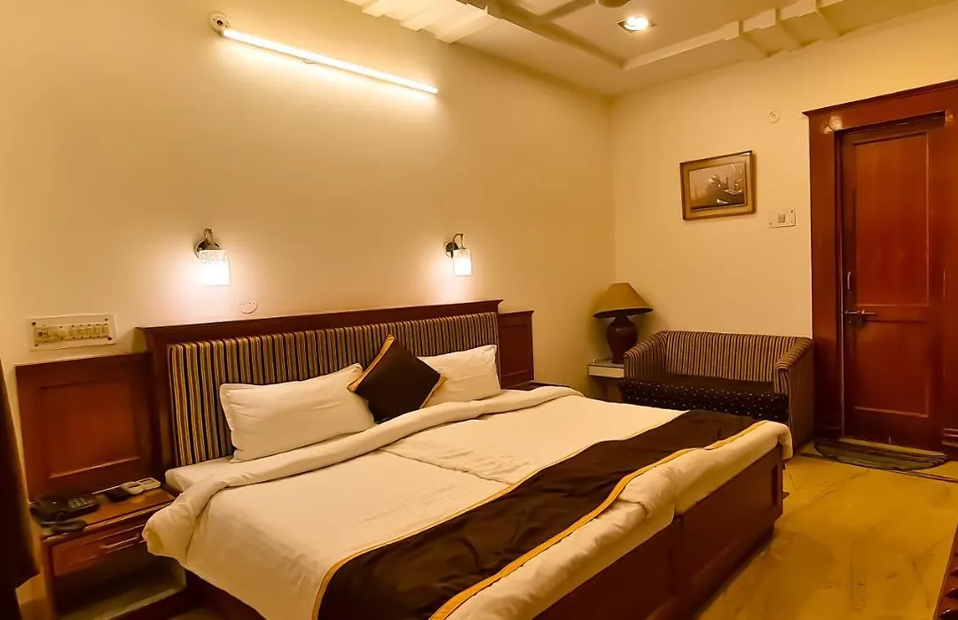 Hotel Kamal Nearest To Taj Mahal-1