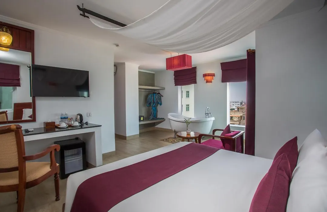 V Hotel Phnom Penh-1