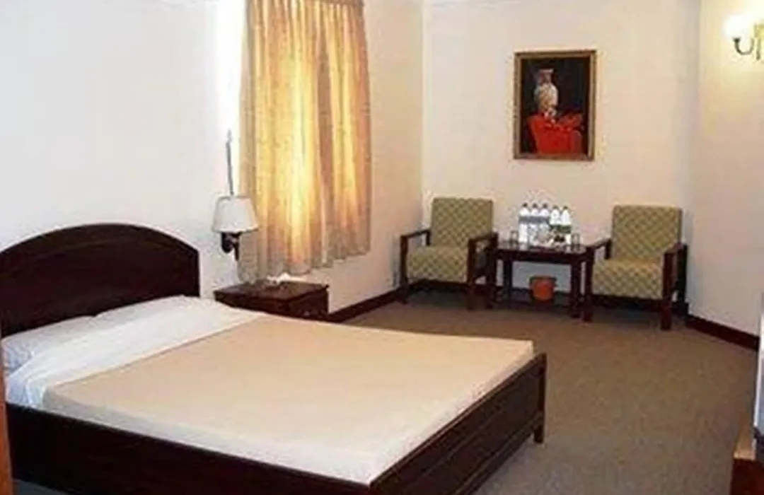 Nha Khach Tien Giang-1