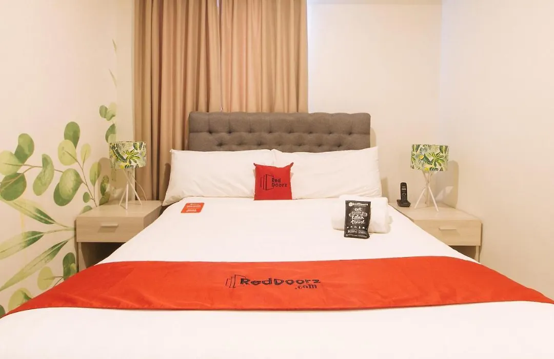 Reddoorz Plus At La Belle Residences Makati City-1