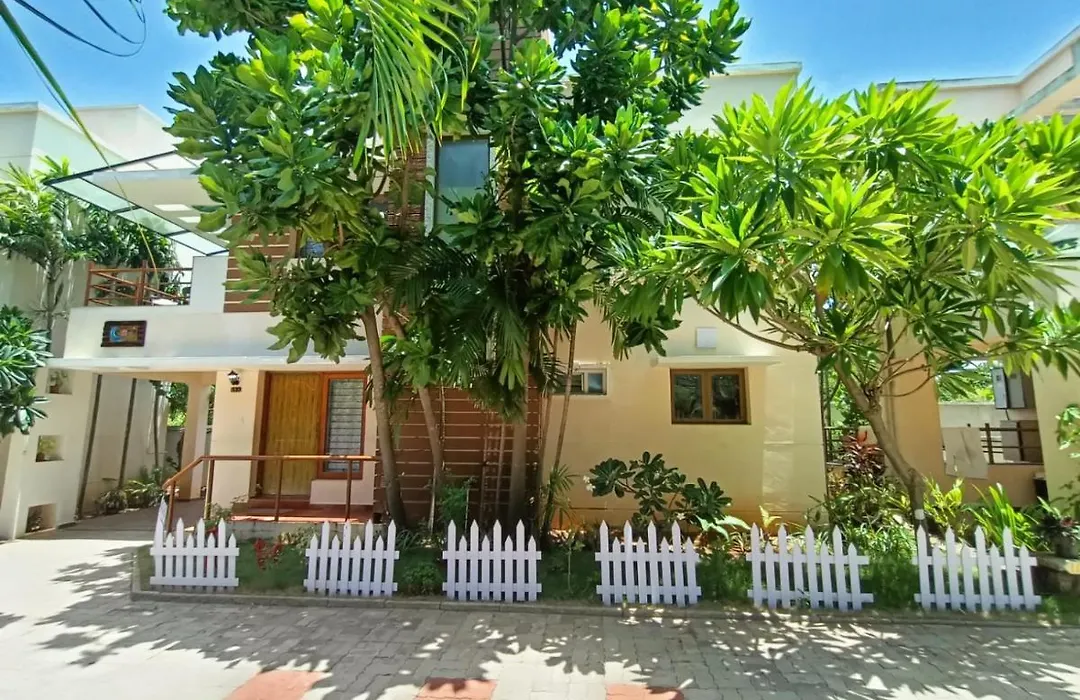 Exclusive 2Bhk Private Beach Living-1