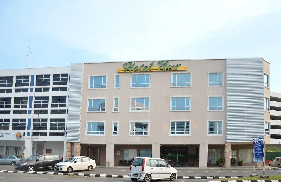 Super Oyo 985 Hotel Nur-1