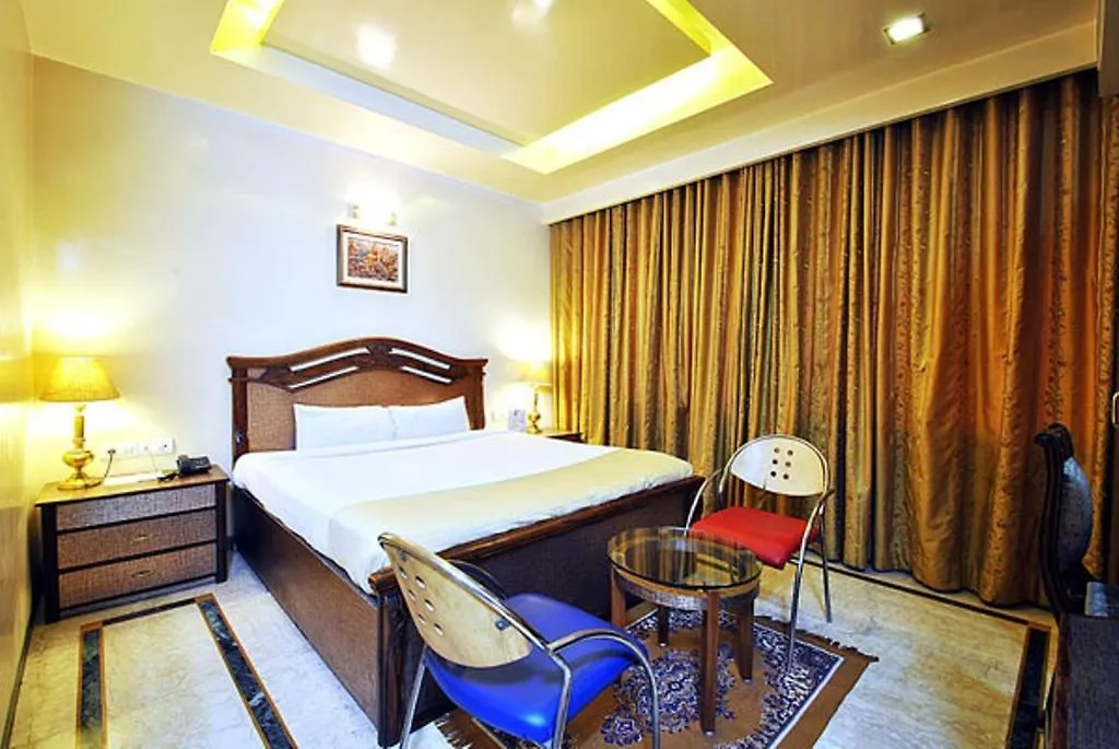 Hotel Zeeras-1