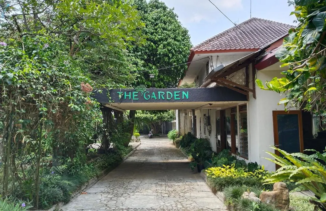 The Garden Family Guest House Powered By Cocotel-1