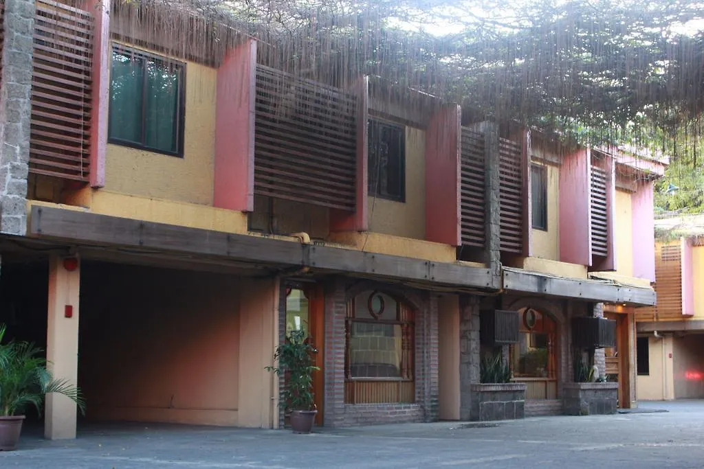 Pinoy Pamilya Hotel-1