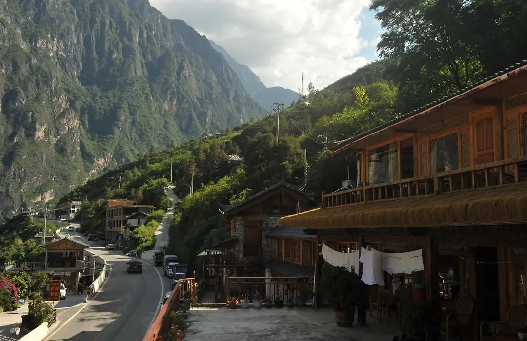 Tibet Guest House 虎跳峡卓玛客栈-1