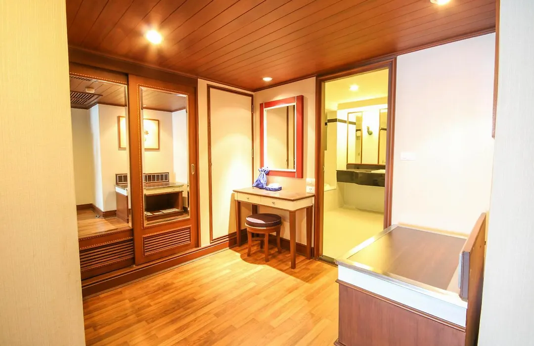 Golden Tulip Sovereign Hotel Bangkok-1