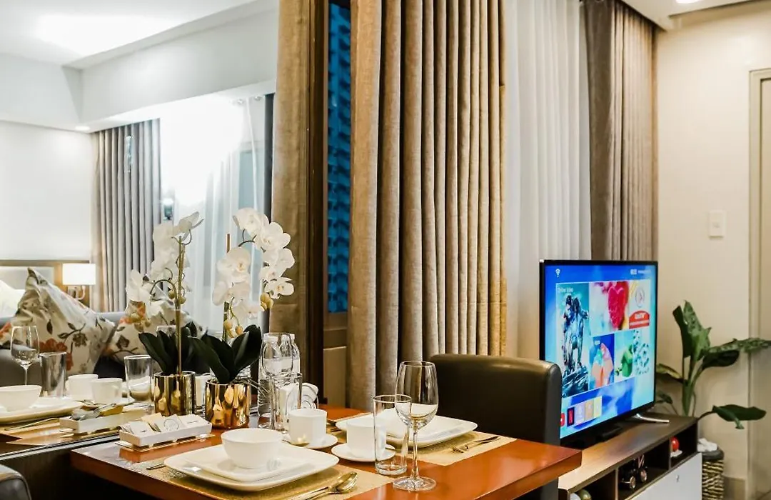 Luxe Suite At Bcct - Bgc'S Prime Studio - Gym, Infinity Pool With Breathtaking Skyline View-1