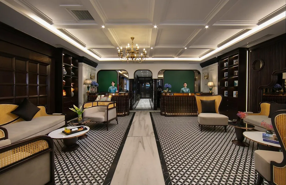 May De Ville Crown Hotel-1