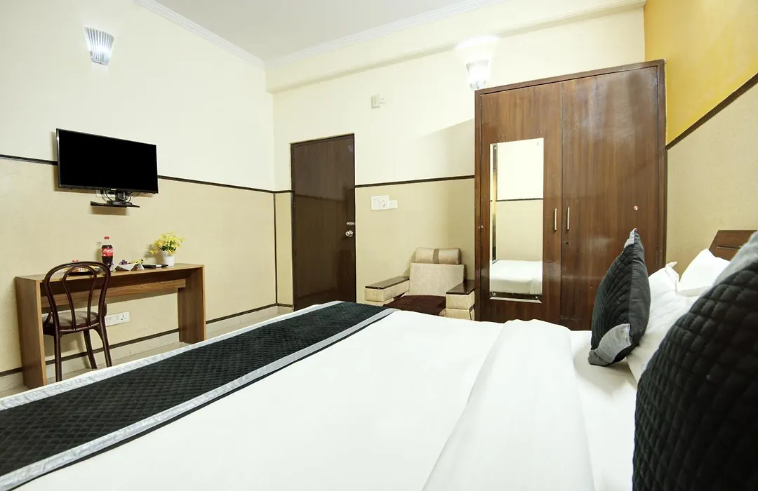 Hotel Elite Peak Noida Sector 72-1