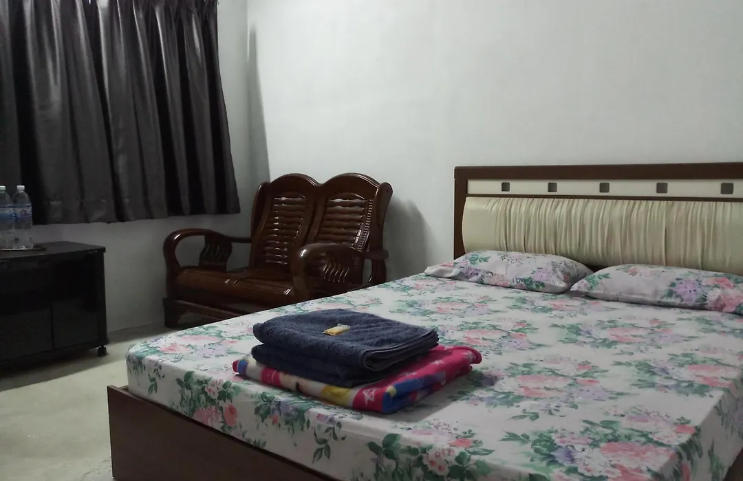 Tony'S Guesthouse At Teluk Bahang-1