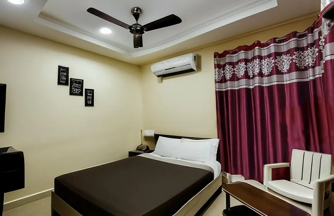 Naadi Stayinn -Premium Rooms-1