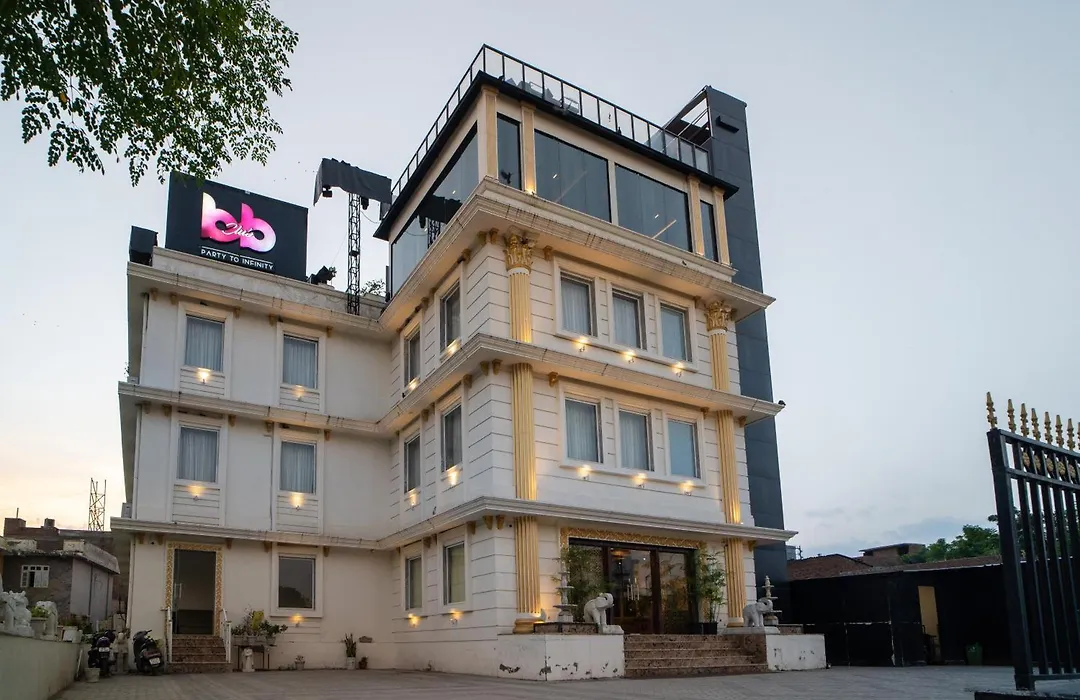 The Courtyard - Beyond Bar & Club-1
