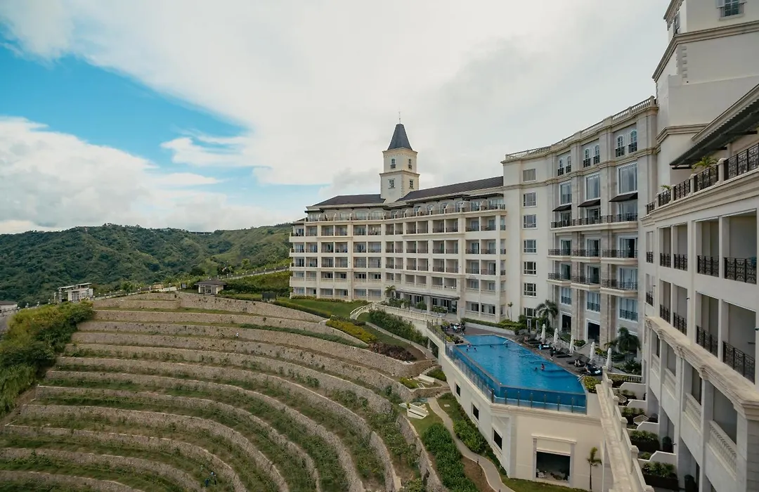 Twin Lakes Hotel Near Tagaytay-1