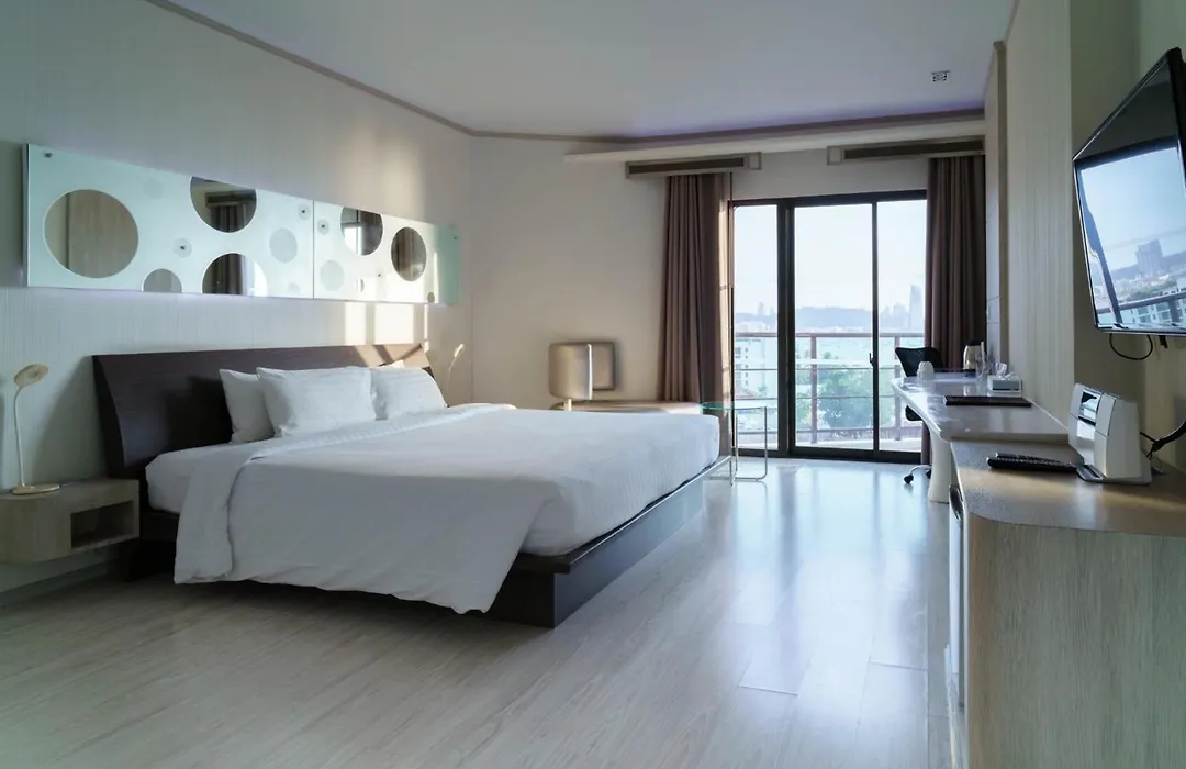Pattaya Discovery Beach Hotel-1