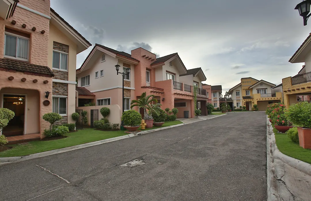 Crown Regency Suites Mactan-1
