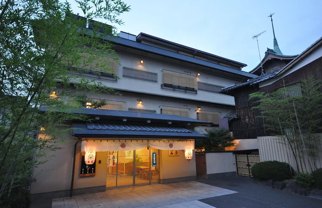 Gion Ryokan Karaku-1