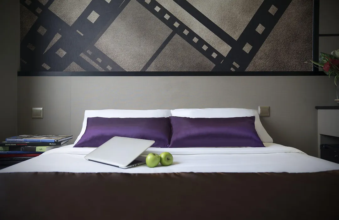 Hotel 81 Premier Hollywood-1